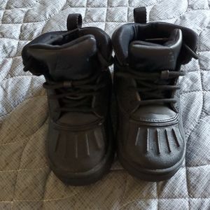 Nike ACG Woodside II size 8C kids